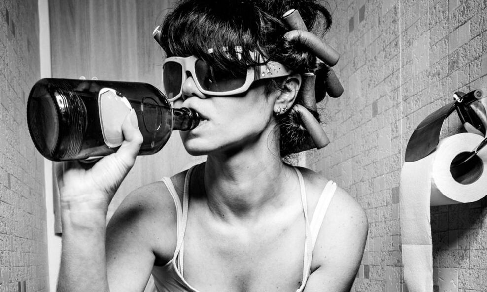 Drinking the girl with alcohol