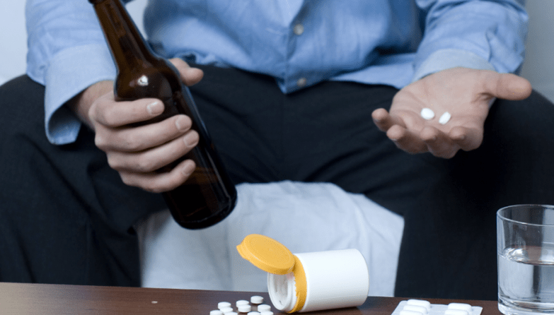 Which antibiotics should not be combined with alcohol